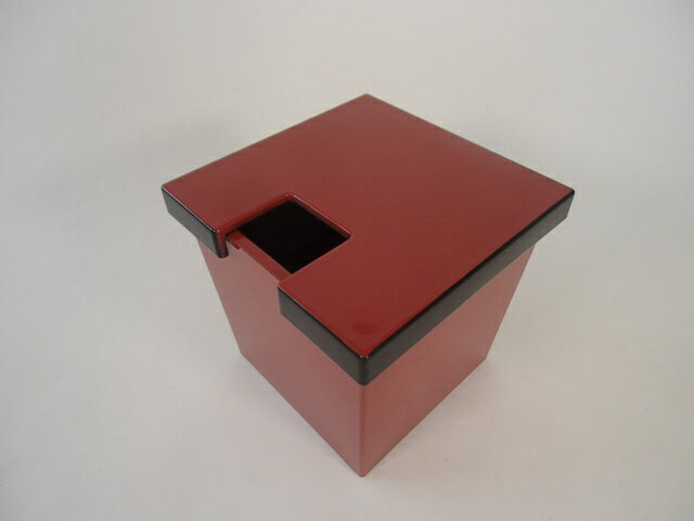 角ガリ入 朱渕黒 120 (寿司たれ入れ ガリ入れ）すし道具 寿司道具 鮨道具 角ガリ入れ ガリ入れ すしがり入れ がり入れ ツメ入れ 角がり入れ がり入れ 鮨がり入れ 鮨ガリ入れ すしガリ入れ 寿司道具 寿しがり入れ 寿し道具 鮨道具 回転寿司 ガリ入れ ふた切り込みタイプ