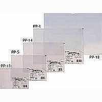 ●規格：B7●サイズ（内径）：縦94×横132×厚0.2mm●サイズ（外径）：縦96×横140×厚0.2mm●材質：ポリプロピレン樹脂インキの移行がなく、コピーなど印刷物の裏移りがありません。透明度が高いため、書類を入れたままコピーができます。軽量で薄く、ソフトで割れにくい材質です。塩ビ製に比べほこりがつきにくく、焼却しても有害ガスが発生しません。