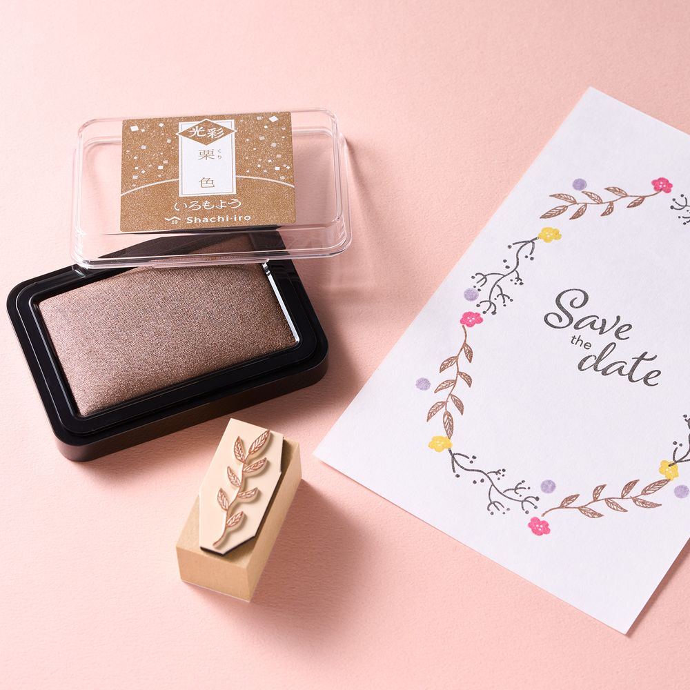 フジックスの【メール便発送】シヤチハタ スタンプパッド いろもよう 光彩 木賊色(とくさいろ) HAC-1G-DG｜アングル3