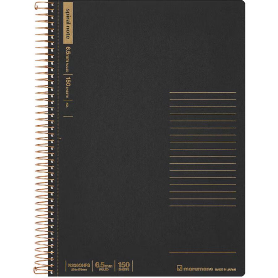 【商品説明】○毎日つかうためのノートスパイラルノートは、思うままに書けるノートです。品質にこだわったオリジナルの筆記用紙は、あなたのペンの走りを邪魔しません。めくりやすいリング製本。切り取りが美しいマイクロミシン目加工。表紙は特別感のある箔押しが施されています。○大容量！分厚いノートたくさん書ける150枚入りのノートです。自宅や学校での勉強で、ノートにたくさん書きたい学生や日記・ログなど1冊にまとめて記録・保管したい方におススメです。○使うシーンを選ばない仕事にもプライベートにも、どんなシーンにもあうデザインです。360度折り返して使うことができるリングノートなので、せまい机の上でも邪魔にならずしっかり書きこむことができます。仕事や商談時、ノートをサッと開いて素早く書きたい方にもおススメです。○書き味の良いマルマンオリジナルの国産筆記用紙本文用紙には、書き味を追求したマルマンオリジナル筆記用紙70g/m2を採用しています。インクのにじみ、ウラ面への抜けもほとんどありません。マルマンの紙には計画的に植林された樹木が主に使用されています。環境に配慮した、「自然にやさしい」紙です。また、本文用紙には高精度の切り取りミシン目がついており、ノートとしても、1枚の紙としても活躍します。【詳細】●本体寸法：W193×H254×D22mm●サイズ：B5●カラー：ブラック●本体質量：562g●枚数：150枚●本文：6.5mm横罫、32行、筆記用紙70g/m2●生産国：日本