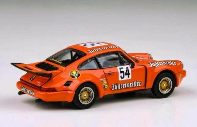 フジックスのJADI B ポルシェ 911 カレラ RSR 3.0 74 イエーガーマイスター LHD 1/64スケール PA55793｜アングル2