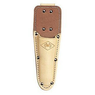 ＜＜ご注意下さい＞＞こちらの商品はメーカーよりお客様へ直接お届けの品になります。 当店での在庫はしておりません。在庫の有無はメーカー在庫のみになりますので、急な欠品や急に廃盤になる可能性がございます。こちらの商品の配送について○北海道・沖縄・離島につきましては、配送不可となりますので予めご了承お願いします。こちらの商品の包装(ラッピング)について○上記の理由(メーカーより直送)により包装はできませんので予めご了承お願いします。こちらの商品の不具合について○お届けしましたこちらの商品に不具合があった場合、商品到着日より1週間以内に当店にご連絡ください。メーカーが直接対応させて頂きます。○お客様がご自身で修理された場合、費用の負担は致しかねますので予めご了承下さい。高級ヌメ革を使用したポケット部分は、型崩れしにくい型押仕上げ。台部分にはエバ革を使用し、防水効果のあるアクリル加工を施しています。ベルト通し部分には、丈夫で手触りの良い高級ヌメ革を使用。縫製には丈夫な極太糸を使用し、頑丈な大型リベットで補強をしています。サイズ：全長240mm個装サイズ：29×11×6cm重量：約140g個装重量：150g仕様：適合製品:プロ200芽切鋏、木助芽切鋏生産国：日本