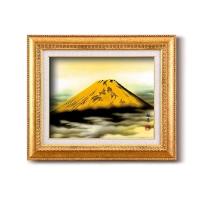 ＜＜ご注意下さい＞＞こちらの商品はメーカーよりお客様へ直接お届けの品になります。 当店での在庫はしておりません。在庫の有無はメーカー在庫のみになりますので、急な欠品や急に廃盤になる可能性がございます。こちらの商品の配送について○北海道・沖縄・離島につきましては、配送不可となりますので予めご了承お願いします。こちらの商品の包装(ラッピング)について○上記の理由(メーカーより直送)により包装はできませんので予めご了承お願いします。こちらの商品の不具合について○お届けしましたこちらの商品に不具合があった場合、商品到着日より1週間以内に当店にご連絡ください。メーカーが直接対応させて頂きます。○お客様がご自身で修理された場合、費用の負担は致しかねますので予めご了承下さい。一枚一枚丁寧に描き上げた本物の日本画。※一枚一枚手描きの為、色彩・形状が多少異なる場合がございます。吉事の兆しとして喜ばれるおめでたい豪華な金富士を贅沢感ある金の額にセットしました。富士は出世、繁栄を招き、金富士には金運や仕事運を高め、すべての運勢の上昇を促すといわれる、よりよい縁起物です。吉事の兆しとして喜ばれるおめでたい豪華な金富士を贅沢感ある金の額にセットしました。富士は出世、繁栄を招き、金富士には金運や仕事運を高め、すべての運勢の上昇を促すといわれる、よりよい縁起物です。サイズ：約460×552×55mm個装サイズ：49×59×7cm重量：2500g個装重量：3000g素材・材質：フレーム：樹脂仕様：壁掛けひも付き製造国：日本