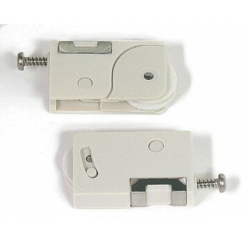 ＜＜ご注意下さい＞＞こちらの商品はメーカーよりお客様へ直接お届けの品になります。 当店での在庫はしておりません。在庫の有無はメーカー在庫のみになりますので、急な欠品や急に廃盤になる可能性がございます。こちらの商品の配送について○北海道・沖縄・離島につきましては、配送不可となりますので予めご了承お願いします。こちらの商品の包装(ラッピング)について○上記の理由(メーカーより直送)により包装はできませんので予めご了承お願いします。こちらの商品の不具合について○お届けしましたこちらの商品に不具合があった場合、商品到着日より1週間以内に当店にご連絡ください。メーカーが直接対応させて頂きます。○お客様がご自身で修理された場合、費用の負担は致しかねますので予めご了承下さい。古くなって動きが悪くなった網戸を、戸車交換でスムーズな動きに。サイズ：33×20×8.5mm個装サイズ：12×6×1cm重量：15g個装重量：25g素材・材質：樹脂仕様：立山用はめ込みタイプ生産国：日本