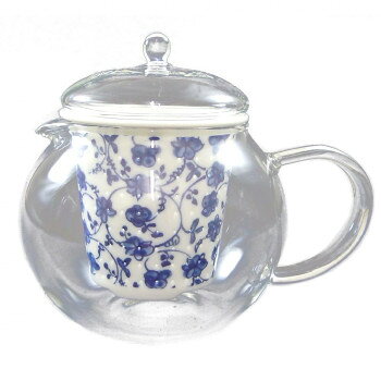 ガラスのティーポットに有田焼の茶こし＆蓋がおしゃれ☆日本茶・紅茶・中国茶・ハーブティーなどいろんなお茶にご使用下さい。サイズ：(約)径11×幅14.5×高13cm個装サイズ：13.5×11.5×13.5cm重量：個装重量：360g素材・材質：ポット:耐熱ガラス茶こし:磁器(有田焼)仕様：容量:約500cc耐熱温度差:120度電子レンジ使用可食洗機使用可セット内容：蓋付ポット×1、茶こし×1生産国：ポット:中国、茶こし:日本