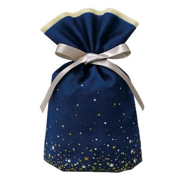 ＜＜ご注意下さい＞＞こちらの商品はメーカーよりお客様へ直接お届けの品になります。 当店での在庫はしておりません。在庫の有無はメーカー在庫のみになりますので、急な欠品や急に廃盤になる可能性がございます。こちらの商品の配送について○北海道・沖縄・離島につきましては、配送不可となりますので予めご了承お願いします。こちらの商品の包装(ラッピング)について○上記の理由(メーカーより直送)により包装はできませんので予めご了承お願いします。こちらの商品の不具合について○お届けしましたこちらの商品に不具合があった場合、商品到着日より1週間以内に当店にご連絡ください。メーカーが直接対応させて頂きます。○お客様がご自身で修理された場合、費用の負担は致しかねますので予めご了承下さい。シンプルで使いやすい!シンプルなデザインで使いやすいスパークリングバッグです。プレゼント等の包装にお使いいただけます。シンプルなデザインで使いやすいスパークリングバッグです。プレゼント等の包装にお使いいただけます。サイズ：300×200×80mm個装サイズ：35×22×1cm重量：20g個装重量：20g素材・材質：ポリプロピレン、ポリエステル(リボン)生産国：中国