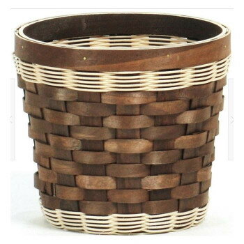 ＜＜ご注意下さい＞＞こちらの商品はメーカーよりお客様へ直接お届けの品になります。 当店での在庫はしておりません。在庫の有無はメーカー在庫のみになりますので、急な欠品や急に廃盤になる可能性がございます。こちらの商品の配送について○北海道・沖縄・離島につきましては、配送不可となりますので予めご了承お願いします。こちらの商品の包装(ラッピング)について○上記の理由(メーカーより直送)により包装はできませんので予めご了承お願いします。こちらの商品の不具合について○お届けしましたこちらの商品に不具合があった場合、商品到着日より1週間以内に当店にご連絡ください。メーカーが直接対応させて頂きます。○お客様がご自身で修理された場合、費用の負担は致しかねますので予めご了承下さい。水杉を使用した壁掛けの収納バスケットです。1つ1つ手作りで生産されております。※同じ商品でも、サイズ・色が多少異なる場合がございます。※稀にトゲやささくれ、切り口に不良が発生する場合があります。※天然素材は、湿気や温度変化に弱く、保管状態によって、変形・変色・劣化や、虫・カビが発生する場合があります。※直射日光のあたる場所に置かれる際も、変色などの恐れがございます。※強い衝撃を受けますと、破損や不良の原因となります。※商品は「フラワー資材」として販売しております。本来の用途と異なる使用はご遠慮下さい。※用途にあったご使用を心掛けて頂けますよう、お願い申し上げます。サイズ：Φ18.5×H16.5cm個装サイズ：22.4×20.1×18.4cm重量：個装重量：122g素材・材質：水杉生産国：中国