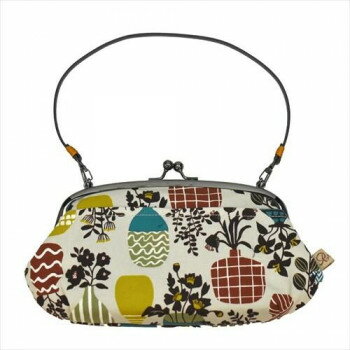 ＜＜ご注意下さい＞＞こちらの商品はメーカーよりお客様へ直接お届けの品になります。 当店での在庫はしておりません。在庫の有無はメーカー在庫のみになりますので、急な欠品や急に廃盤になる可能性がございます。こちらの商品の配送について○北海道・沖縄・離島につきましては、配送不可となりますので予めご了承お願いします。こちらの商品の包装(ラッピング)について○上記の理由(メーカーより直送)により包装はできませんので予めご了承お願いします。こちらの商品の不具合について○お届けしましたこちらの商品に不具合があった場合、商品到着日より1週間以内に当店にご連絡ください。メーカーが直接対応させて頂きます。○お客様がご自身で修理された場合、費用の負担は致しかねますので予めご了承下さい。おしゃれながま口タイプの2WAYショルダーバッグです。2種類のベルトが付いており、手提げにもショルダータイプにも。外側にポケットが付いて必要なものがさっと取り出せます。少し大きめで見た目以上の収納力。※商品の写真は、なるべく実物に近い状態になるよう努力しておりますが、光の具合やパソコンのモニターの種別、環境によっては、見え方が実際のものと多少異なって見える場合もございますので、ご了承ください。※柄物は商品により柄、模様の出方が、掲載商品画像と現物で異なる場合がございます。※水や汗等により色落ちすることがありますので、ご注意下さい。※バックや周囲のものとの摩擦や引っかかりに気をつけて下さい。※生産工場で品質管理、検品を行うなど品質向上に努めています。※若干のほつれや多少サイズの誤差が生じる場合があります。あらかじめご了承くださいますようお願いいたします。サイズ：約W26×H14×D4cm、手さげベルト:約460mm、ショルダーベルト:約1130〜1360mm(6段階調整可能)個装サイズ：24.4×15.5×4.3cm重量：個装重量：250g素材・材質：表生地:日本製生地口金:スチール手提げベルト・ショルダーベルト:合皮付属品：手さげベルトショルダーベルト生産国：中国