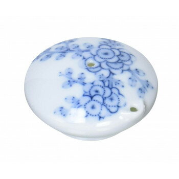 梅の花絵柄を染め付けした水滴です。サイズ：75×71×40mm個装サイズ：8.7×8.5×6.4cm重量：個装重量：96g素材・材質：陶器生産国：日本