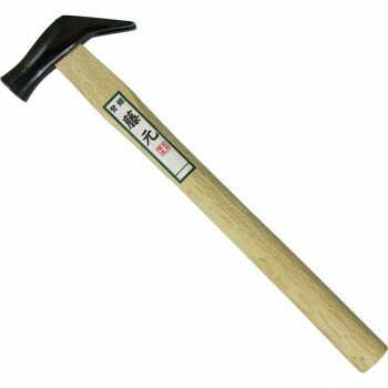 ＜＜ご注意下さい＞＞こちらの商品はメーカーよりお客様へ直接お届けの品になります。 当店での在庫はしておりません。在庫の有無はメーカー在庫のみになりますので、急な欠品や急に廃盤になる可能性がございます。こちらの商品の配送について○北海道・沖縄・離島につきましては、配送不可となりますので予めご了承お願いします。こちらの商品の包装(ラッピング)について○上記の理由(メーカーより直送)により包装はできませんので予めご了承お願いします。こちらの商品の不具合について○お届けしましたこちらの商品に不具合があった場合、商品到着日より1週間以内に当店にご連絡ください。メーカーが直接対応させて頂きます。○お客様がご自身で修理された場合、費用の負担は致しかねますので予めご了承下さい。「藤元玄翁シリーズ」は丁寧な造りの玄翁・金槌。職人向けですが、一般の方にもお使い頂けます。丸箱屋鎚〜昔、木箱を作るに使った箱屋槌は釘抜きも付いていて重宝します。打撃面の焼き入れは、中央部を硬く、フチは欠け防止のためやや甘めに仕上げてあります。木柄には、昔から丈夫で使われ続けている本樫材を使用し、玄能の種類によって長さや形状を選んで仕込んでおります。本品は手触りの良さを重視しニスを塗らず、長さは一般的な尺柄(約300mm)を仕込んでおります。※木柄は、傷んだら交換が可能です。サイズ：高さ300×幅90×奥行20mm、呼び寸:頭部サイズ小(約21mm)個装サイズ：30×9.2×2cm重量：260g個装重量：260g生産国：中国