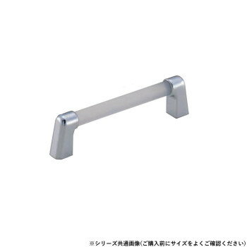 ＜＜ご注意下さい＞＞こちらの商品はメーカーよりお客様へ直接お届けの品になります。 当店での在庫はしておりません。在庫の有無はメーカー在庫のみになりますので、急な欠品や急に廃盤になる可能性がございます。こちらの商品の配送について○北海道・沖縄・離島につきましては、配送不可となりますので予めご了承お願いします。こちらの商品の包装(ラッピング)について○上記の理由(メーカーより直送)により包装はできませんので予めご了承お願いします。こちらの商品の不具合について○お届けしましたこちらの商品に不具合があった場合、商品到着日より1週間以内に当店にご連絡ください。メーカーが直接対応させて頂きます。○お客様がご自身で修理された場合、費用の負担は致しかねますので予めご了承下さい。シンプルで馴染みやすいハンドルです。サイズ：200mm個装サイズ：22.0×5.0×3.0cm重量：個装重量：267g素材・材質：アクリル・亜鉛合金仕様：カラー:クリア消/クローム生産国：中国