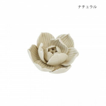 ＜＜ご注意下さい＞＞こちらの商品はメーカーよりお客様へ直接お届けの品になります。 当店での在庫はしておりません。在庫の有無はメーカー在庫のみになりますので、急な欠品や急に廃盤になる可能性がございます。こちらの商品の配送について○北海道・沖縄・離島につきましては、配送不可となりますので予めご了承お願いします。こちらの商品の包装(ラッピング)について○上記の理由(メーカーより直送)により包装はできませんので予めご了承お願いします。こちらの商品の不具合について○お届けしましたこちらの商品に不具合があった場合、商品到着日より1週間以内に当店にご連絡ください。メーカーが直接対応させて頂きます。○お客様がご自身で修理された場合、費用の負担は致しかねますので予めご了承下さい。セラミックで作られたロータスモチーフの香立て。落ち着いたアジアンな空間を演出してくれます。※こちらはスティックタイプのお香専用となります。サイズ：約4〜5×2.5〜3cm個装サイズ：10×9×5cm重量：個装重量：45g素材・材質：セラミック生産国：タイ