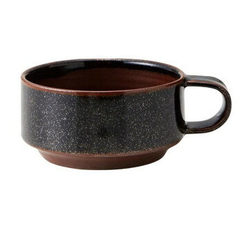 うちカフェのいいところ、お気に入りのブレンドで淹れられること。気持ちを包み込む、わたしのマグがあること。特別な時間をおすごしください。※食器洗浄機、電子レンジは推奨しておりません。※職人による手作りの為、色、形、サイズ、雰囲気に個体差がございます。手作りならではの特徴をお楽しみください。サイズ：口径11×幅13.8×高さ6cm個装サイズ：14×12.4×7.7cm重量：個装重量：340g素材・材質：陶器仕様：容量:385ml生産国：日本