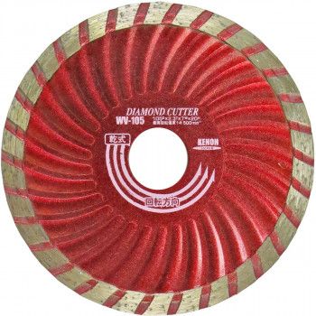 ＜＜ご注意下さい＞＞こちらの商品はメーカーよりお客様へ直接お届けの品になります。 当店での在庫はしておりません。在庫の有無はメーカー在庫のみになりますので、急な欠品や急に廃盤になる可能性がございます。こちらの商品の配送について○北海道・沖縄・離島につきましては、配送不可となりますので予めご了承お願いします。こちらの商品の包装(ラッピング)について○上記の理由(メーカーより直送)により包装はできませんので予めご了承お願いします。こちらの商品の不具合について○お届けしましたこちらの商品に不具合があった場合、商品到着日より1週間以内に当店にご連絡ください。メーカーが直接対応させて頂きます。○お客様がご自身で修理された場合、費用の負担は致しかねますので予めご了承下さい。刃形状ウエーブ。コンクリート二次製品・ブロック・モルタル・大理石・陶器・レンガ・スレート・ALC・タイル等の切断に。サイズ：ダイヤ幅7mm、直径105mm、穴径20mm、刃部厚2.3mm、修正リング径15mm個装サイズ：16.1×12.5×1cm重量：109g個装重量：120g生産国：中国