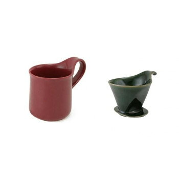 お手軽にドリップコーヒーを始められます。誰でも簡単に美味しいコーヒーを淹れられるので、プレゼントにもオススメです。※同色のセットでも焼成窯の違いで、多少の色の差がある場合があります。※全ての製品が均一ではない個体差も「やきもの」ならではの魅力としてお楽しみください。※ZEROJAPANのカラー製品は全て釉薬による優しい色合いを表現しているため、やきもの特有の自然な色幅があります。※商品のカラーはモニターの設定・発色などにより実際の商品と異なる場合があります。サイズ：ドリッパー:W117×D152×H103mm、マグカップ:W130×D88×H108mm個装サイズ：14.6×12.3×20.5cm重量：個装重量：730g素材・材質：陶磁器仕様：ドリッパートレイ付容量(マグカップ):300cc生産国：日本