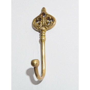 ＜＜ご注意下さい＞＞こちらの商品はメーカーよりお客様へ直接お届けの品になります。 当店での在庫はしておりません。在庫の有無はメーカー在庫のみになりますので、急な欠品や急に廃盤になる可能性がございます。こちらの商品の配送について○北海道・沖縄・離島につきましては、配送不可となりますので予めご了承お願いします。こちらの商品の包装(ラッピング)について○上記の理由(メーカーより直送)により包装はできませんので予めご了承お願いします。こちらの商品の不具合について○お届けしましたこちらの商品に不具合があった場合、商品到着日より1週間以内に当店にご連絡ください。メーカーが直接対応させて頂きます。○お客様がご自身で修理された場合、費用の負担は致しかねますので予めご了承下さい。少し重みのある真鍮とアンティークのような繊細なレリーフが高級感のある美しい仕上がりになっています。アクセサリー収納やインテリアの飾りとしても◎サイズ：3.5×10.5cm個装サイズ：3.5×10.5×6cm重量：60g個装重量：60g生産国：インド