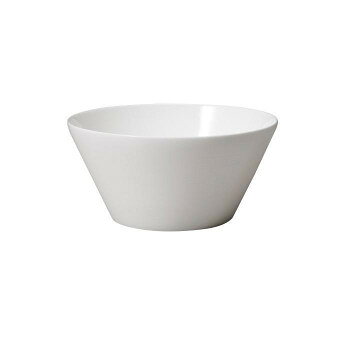 シャープでモダンな形状のボールです。サラダボールやアサイーボールなどにお使いいただけます。お料理のジャンルを問わずお使いいただけます。この器に盛り付けるだけで、ご自宅でレストランやホテルのような素敵なおもてなしができます。特別なディナーを、一歩プロに近づけてくれる器です。サイズ：直径160×高さ76mm個装サイズ：17×17×3cm重量：個装重量：180g素材・材質：ファインボーンチャイナ仕様：容量:840cc電子レンジ:可(温める程度)食洗機:可オーブン:不可生産国：日本