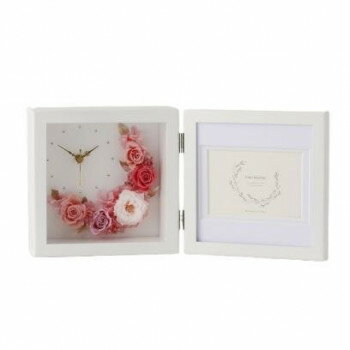 ＜＜ご注意下さい＞＞こちらの商品はメーカーよりお客様へ直接お届けの品になります。 当店での在庫はしておりません。在庫の有無はメーカー在庫のみになりますので、急な欠品や急に廃盤になる可能性がございます。こちらの商品の配送について○北海道・沖縄・離島につきましては、配送不可となりますので予めご了承お願いします。こちらの商品の包装(ラッピング)について○上記の理由(メーカーより直送)により包装はできませんので予めご了承お願いします。こちらの商品の不具合について○お届けしましたこちらの商品に不具合があった場合、商品到着日より1週間以内に当店にご連絡ください。メーカーが直接対応させて頂きます。○お客様がご自身で修理された場合、費用の負担は致しかねますので予めご了承下さい。色鮮やかな月のようなプリザーブドフラワーアレンジと時計、写真がセットできる商品です。写真の向きは縦横入れ替えることが出来ます。サイズ：品寸:(close)W17.5×H17.5×D11cm(open)W35×H17.5×D9cm、内箱:W18.5×H18.5×D12cm個装サイズ：9.0×35.0×17.5cm重量：1000g個装重量：1000g仕様：化粧箱入対応サイズ:L版、ポストカードサイズの写真やカード(縦・横どちらも可)生産国：日本