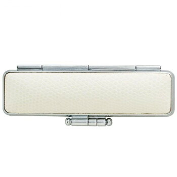 朱肉付の印鑑ケースです。サイズ：32×92×20mm、個装サイズ：3×5×14cm重量：36g、個装重量：45g素材・材質：合成皮革仕様：径12×長さ60mmまでの印鑑用朱肉付生産国：日本