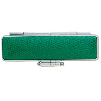 朱肉付の印鑑ケースです。サイズ：38×94×23mm、個装サイズ：3×5×14cm重量：45g、個装重量：55g素材・材質：合成皮革仕様：径15×長さ60mmまでの印鑑用朱肉付生産国：日本