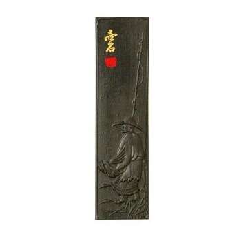 濃墨の時は吸収性のある明るい黒で、淡墨では穏やかな黒からにじみでてくる、かすかな青が非常に神秘的です。松煙墨は、古くなればなるほど青墨化が進むと言われています。サイズ：個装サイズ：11×4×2cm重量：個装重量：35g生産国：日本