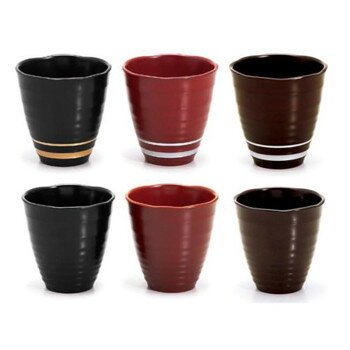 しっとりとした質感の漆塗りフリーカップです。焼酎やコーヒー等、様々な用途にお使いいただけます。サイズ：約φ9×9cm、個装サイズ：21×20×10cm重量：約480g、個装重量：480g素材・材質：木粉メラミン樹脂仕様：メラミン樹脂:漆塗生産国：日本