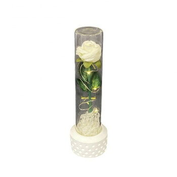 ぬくもりを感じるやさしい色のLEDライトを採用。ガラスに閉じこめた造花をより華やかに演出します。※テスト用電池が付属していますが、動作確認をするためのものであり、できるだけ早く新品の電池と交換して頂くようお願いします。※ガラス製品ですので、取り扱いには十分ご注意ください。サイズ：直径6×20cm、個装サイズ：20×6×6cm重量：個装重量：185g仕様：【電池稼働式】ボタン電池LR44型×3個使用(テスト用電池付属)付属品：ボタン電池LR44型×3個(テスト用)生産国：中国