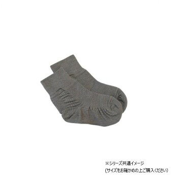 転倒予防くつ下は足先が上がり、姿勢が良くなり、把持力が誘引されるので歩きやすくつまづき難くくなり階段の上り下りが楽になる特許取得の靴下です。転倒予防くつ下は、転倒事故のリスクを軽減し、安定した歩行をサポートします。姿勢改善や歩行速度の向上にも効果的です。足趾伸展機能がついているため、足の筋力を鍛えることができ、足の動きもスムーズになります。このくつ下は、医学・看護の専門家と連携し、研究・開発されました。その効果は、実際に看護の教科書にも取り上げられています。転倒予防くつ下を履くことで、日常生活やスポーツ時の事故リスクを軽減し、自信を持って行動できるようになるでしょう。さらに、姿勢がよくなり、敏捷性も向上します。日常の活動をより楽しく、安心して行うために、ぜひ一足手に入れてください。※お洗濯は手洗い後、陰干しで。柔軟剤のご使用をお勧めします。※転倒予防くつ下は予防対策としてご利用ください。効果には個人差がありますので、ご注意ください。サイズ：26〜27cm、個装サイズ：18.0×10.0×4.0cm重量：個装重量：75g素材・材質：綿、ナイロン、ポリウレタン他生産国：日本