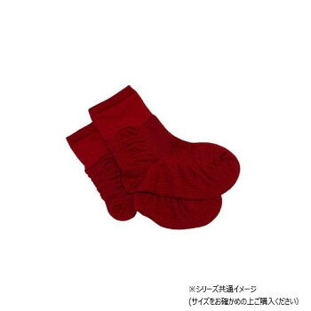 履き口が広くあく設計で片手でも履ける転倒予防靴下です。高齢者や片麻痺の患者さんに便利な転倒予防くつ下です。片手でも簡単に履ける設計で、転倒のリスクを減らします。さらに、編地の特性により、蒸れにくく、滑りにくいので安心してご使用いただけます。高齢者や片麻痺の患者さんにとって必需品ですが、一般のくつ下と比べても遜色ないデザイン性も特徴です。機能性とスタイリッシュさを兼ね備えたくつ下は、普段使いはもちろん、外出時やお出かけにも最適です。長年の研究開発を経て、このくつ下が誕生しました。50歳以上の方に限定した医療専門のチームが、筋力の低下といった高齢者や片麻痺患者さんの特徴に合わせて設計しました。私たちの目標は、一人でも多くの方々が安心して歩けるようにすることです。このくつ下は、機能性溢れるだけでなく、ユーザーの心を満たす魅力も持っています。新しい生活のスタイルや未来の可能性を感じさせる一品です。一日も早く、転倒の不安を軽減し、安心して歩ける日常を取り戻していただけることを願っています。※くつ下のサイズはご確認ください。指示に従わず、正しいサイズを選択して下さい。サイズ：26〜27cm、個装サイズ：18.0×10.0×4.0cm重量：個装重量：70g素材・材質：綿、ナイロン他生産国：日本