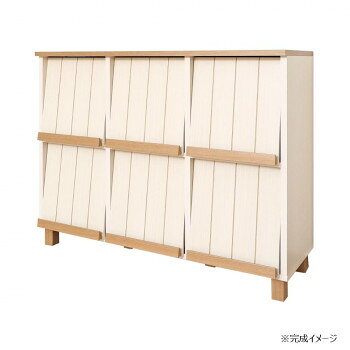 ＜＜ご注意下さい＞＞こちらの商品はメーカーよりお客様へ直接お届けの品になります。 当店での在庫はしておりません。在庫の有無はメーカー在庫のみになりますので、急な欠品や急に廃盤になる可能性がございます。こちらの商品の配送について○北海道・沖縄・離島につきましては、配送不可となりますので予めご了承お願いします。こちらの商品の包装(ラッピング)について○上記の理由(メーカーより直送)により包装はできませんので予めご了承お願いします。こちらの商品の不具合について○お届けしましたこちらの商品に不具合があった場合、商品到着日より1週間以内に当店にご連絡ください。メーカーが直接対応させて頂きます。○お客様がご自身で修理された場合、費用の負担は致しかねますので予めご了承下さい。ディスプレイ可能なフラップ扉です。飾ったままでも扉の開閉が可能です。指をしっかり掛けれる引き手は握りやすく、開閉も簡単です。奥行き約37cmの天板は魅せる収納になります。お気に入りのアイテムをディスプレイ。丸みを帯びた可愛いフットです。中央部にもつけることで安定感がアップしました。バック板止めで背面を固定することでより安心してご使用いただけます。必要工具:プラスドライバー、ゴムハンマー※組立家具を含む木材加工品は、組み立て方や設置環境によってサイズに誤差が生じる場合がございます。※また掲載商品の仕様等はメーカーのリニューアルに伴い、予告なく変更する場合もございますので予めご了承ください。※実物の商品になるべく近いお色になるよう努めておりますが、 お客様のご使用のモニターやブラウザなどの環境により、 色の見え方が実物と多少異なる場合がございます。 予めご了承ください。サイズ：外寸:幅114.4×奥行37.2×高さ87.7cm、個装サイズ：131×39×17cm重量：約25kg、個装重量：26000g素材・材質：パーチクルボードプリント化粧繊維板(MDF)仕様：組立式低ホルムアルデヒド仕様耐荷重天板耐荷重:30kg固定棚板耐荷重:10kg生産国：日本
