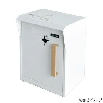 ＜＜ご注意下さい＞＞こちらの商品はメーカーよりお客様へ直接お届けの品になります。 当店での在庫はしておりません。在庫の有無はメーカー在庫のみになりますので、急な欠品や急に廃盤になる可能性がございます。こちらの商品の配送について○北海道・沖縄・離島につきましては、配送不可となりますので予めご了承お願いします。こちらの商品の包装(ラッピング)について○上記の理由(メーカーより直送)により包装はできませんので予めご了承お願いします。こちらの商品の不具合について○お届けしましたこちらの商品に不具合があった場合、商品到着日より1週間以内に当店にご連絡ください。メーカーが直接対応させて頂きます。○お客様がご自身で修理された場合、費用の負担は致しかねますので予めご了承下さい。大容量でサビに強い素材です。印鑑ケース付きでダイヤル鍵です。宅配業者へのメッセージマグネットが付いております。宅配ボックスの使用方法は、宅配業者が荷物をボックスに入れ、扉の内側に設置された印鑑で受領印を押して扉を閉めます。宅配ボックスのノブを施錠側にして、ダイヤルを適当に回すと施錠完了です。取り出す際は、セットしておいたダイヤル番号に合わせるか付属のカギを使います。※こちらは組立商品です。※商品は手作りの為、塗装や形状に多少のばらつきがございます。ご了承ください。※アンカーで固定可能です。※ポストは完全防水ではありません。雨天時に若干雨が侵入する恐れがあります。サイズ：W45×L40×H61.5cm、個装サイズ：45.0×62.0×20.0cm重量：個装重量：4500g素材・材質：ガルバリウム鋼板仕様：組立式内寸:37×33.2×48cm鍵のタイプ:ダイヤル、付属の鍵アジャスター付き付属品：宅配業者へのメッセージマグネット鍵印鑑ケース生産国：中国