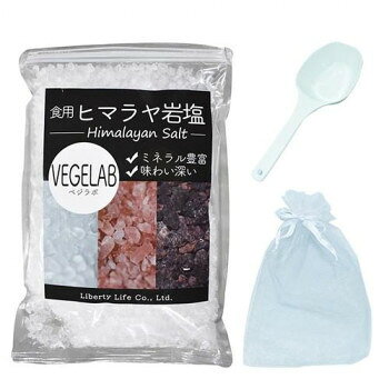 ＜＜ご注意下さい＞＞こちらの商品はメーカーよりお客様へ直接お届けの品になります。 当店での在庫はしておりません。在庫の有無はメーカー在庫のみになりますので、急な欠品や急に廃盤になる可能性がございます。こちらの商品の配送について○北海道・沖縄・離島につきましては、配送不可となりますので予めご了承お願いします。こちらの商品の包装(ラッピング)について○上記の理由(メーカーより直送)により包装はできませんので予めご了承お願いします。こちらの商品の不具合について○お届けしましたこちらの商品に不具合があった場合、商品到着日より1週間以内に当店にご連絡ください。メーカーが直接対応させて頂きます。○お客様がご自身で修理された場合、費用の負担は致しかねますので予めご了承下さい。ザラメを大きくしたような粒で、まろやかな塩みが長く口に残り、風味の強い食材との相性が良いです。どんな料理にもマッチする、ミネラルに富んだ岩塩です。※この商品は医薬品や食品添加物ではなく食品です。過剰摂取にはお気を付けください。※他の色が混ざっている場合がありますが、岩塩の成分ですので品質上の問題はありません。※開封後はなるべく速やかにお使いください。内容量：1kgサイズ：個装サイズ：29×20×8cm重量：個装重量：1016g仕様：粒の大きさ:約2〜5mm生産国：パキスタン栄養成分：100gあたり(推定値):エネルギー0kcal、タンパク質0g、脂質0g、炭水化物0g、食塩相当量99.06g、カルシウム300mg、カリウム110mg、マグネシウム25mg、鉄0.2mg原材料：名称：塩岩塩保存方法：直射日光、高温多湿を避け、なるべく冷暗所に保管してください。製造（販売）者情報：リバティライフ株式会社岐阜県岐阜市六条大溝3-3-3