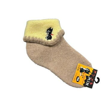 優しい風合いと暖かさはアンゴラの特性です。絹のように細く柔らかい素材です。光沢があるためパステルカラーの染色が美しく、毛の中心が空洞になっているため保温性に優れ軽いです。お部屋のリラックスタイムにおすすめです。国内の工場で製作しています。サイズ：22〜24cm、個装サイズ：21×11×2cm重量：個装重量：84g素材・材質：毛、ナイロン、ポリウレタン生産国：日本