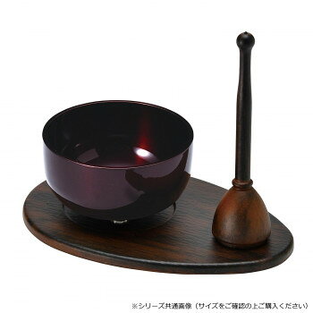 穴の中にりん棒が入る構造になっています。3つのポリウレタン製クッションでりんを支えます。※台座・りん棒のみの販売はしていません。サイズ：りん台:100×68×4mm、りん棒:直径(最大)19×75mm、個装サイズ：30.0×20.0×15.0cm重量：90g、個装重量：650g素材・材質：りん:シルジン青銅・銅・亜鉛、表面加工/焼き付け塗装りん台:ABS、表面加工/ウレタン、クッション/ウレタンりん棒:ABSセット内容：メモリンりん×1、メモリンりん台×1、メモリンりん棒×1生産国：日本