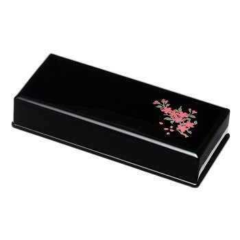 桜があしらわれたお線香入れです。サイズ：75×167×32mm、個装サイズ：30.0×20.0×15.0cm重量：112g、個装重量：650g素材・材質：本体:ABS、表面加工/ウレタン蒔絵:スクリーン印刷/ポリエステル、LG粉生産国：日本