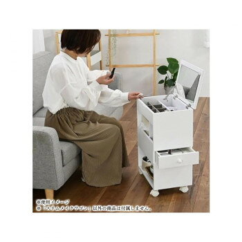 ＜＜ご注意下さい＞＞こちらの商品はメーカーよりお客様へ直接お届けの品になります。 当店での在庫はしておりません。在庫の有無はメーカー在庫のみになりますので、急な欠品や急に廃盤になる可能性がございます。こちらの商品の配送について○北海道・沖縄・離島につきましては、配送不可となりますので予めご了承お願いします。こちらの商品の包装(ラッピング)について○上記の理由(メーカーより直送)により包装はできませんので予めご了承お願いします。こちらの商品の不具合について○お届けしましたこちらの商品に不具合があった場合、商品到着日より1週間以内に当店にご連絡ください。メーカーが直接対応させて頂きます。○お客様がご自身で修理された場合、費用の負担は致しかねますので予めご了承下さい。向かって左サイドにハンガーバーが付いていてヘアーアイロン等を掛けることが出来ます。明るめのホワイト色のため、お部屋の空間を爽やかに見せてくれます。顔全体が映る鏡があり、お化粧をスムーズに行うことができます。ボックスティッシュに合わせた収納スペースもありとても便利です。様々な形の引出しと仕切りがあり、収納力に優れています。組立ても簡単です。※沖縄・北海道・離島の場合、別途送料がかかります。サイズ：W46×D27×H58.5cm(鏡を閉じた状態)、個装サイズ：30×45×58cm重量：9.5kg、個装重量：10500g素材・材質：本体:木質繊維板(ラッカー塗装)、鏡ハンガーバー:スチールキャスター:樹脂仕様：簡易組立生産国：中国