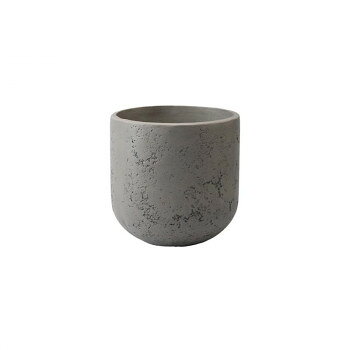 ＜＜ご注意下さい＞＞こちらの商品はメーカーよりお客様へ直接お届けの品になります。 当店での在庫はしておりません。在庫の有無はメーカー在庫のみになりますので、急な欠品や急に廃盤になる可能性がございます。こちらの商品の配送について○北海道・沖縄・離島につきましては、配送不可となりますので予めご了承お願いします。こちらの商品の包装(ラッピング)について○上記の理由(メーカーより直送)により包装はできませんので予めご了承お願いします。こちらの商品の不具合について○お届けしましたこちらの商品に不具合があった場合、商品到着日より1週間以内に当店にご連絡ください。メーカーが直接対応させて頂きます。○お客様がご自身で修理された場合、費用の負担は致しかねますので予めご了承下さい。セメントをナチュラルファイバーで固めた商品です。※こちらの商品は簡易防水となります。※寒冷地でご使用の場合凍結による破損のおそれがあります。※モニターの設定や画像撮影時の光の加減などにより、実際の商品と色味や素材の見え方が異なる場合がございますが、予めご了承下さい。※時間指定不可です。サイズ：φ240×240mm、内寸:φ210mm、個装サイズ：34×34×34cm重量：個装重量：7000g素材・材質：ファイバーセメント仕様：穴:無生産国：ベトナム