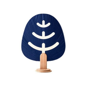 ＜＜ご注意下さい＞＞こちらの商品はメーカーよりお客様へ直接お届けの品になります。 当店での在庫はしておりません。在庫の有無はメーカー在庫のみになりますので、急な欠品や急に廃盤になる可能性がございます。こちらの商品の配送について○北海道・沖縄・離島につきましては、配送不可となりますので予めご了承お願いします。こちらの商品の包装(ラッピング)について○上記の理由(メーカーより直送)により包装はできませんので予めご了承お願いします。こちらの商品の不具合について○お届けしましたこちらの商品に不具合があった場合、商品到着日より1週間以内に当店にご連絡ください。メーカーが直接対応させて頂きます。○お客様がご自身で修理された場合、費用の負担は致しかねますので予めご了承下さい。あおいでも涼しく、洋風のインテリアにも合う飾れる四季のうちわを作りました。使わない時は付属のスタンドに差して飾っていただけます。リバーシブルになっていて、雰囲気や気分によって色を変えられます。サイズ：縦33.5×横26cm、個装サイズ：33.5×26.5×3.0cm重量：個装重量：30g素材・材質：和紙、竹、杉付属品：スタンド×1生産国：日本