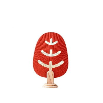 ＜＜ご注意下さい＞＞こちらの商品はメーカーよりお客様へ直接お届けの品になります。 当店での在庫はしておりません。在庫の有無はメーカー在庫のみになりますので、急な欠品や急に廃盤になる可能性がございます。こちらの商品の配送について○北海道・沖縄・離島につきましては、配送不可となりますので予めご了承お願いします。こちらの商品の包装(ラッピング)について○上記の理由(メーカーより直送)により包装はできませんので予めご了承お願いします。こちらの商品の不具合について○お届けしましたこちらの商品に不具合があった場合、商品到着日より1週間以内に当店にご連絡ください。メーカーが直接対応させて頂きます。○お客様がご自身で修理された場合、費用の負担は致しかねますので予めご了承下さい。あおいでも涼しく、洋風のインテリアにも合う飾れる四季のうちわを作りました。使わない時は付属のスタンドに差して飾っていただけます。リバーシブルになっていて、雰囲気や気分によって色を変えられます。サイズ：縦27×横18cm、個装サイズ：27.0×18.0×2.0cm重量：個装重量：20g素材・材質：和紙、竹、杉付属品：スタンド×1生産国：日本