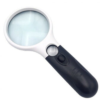 2種類の異なる倍率を有するLED付手持ちルーペです。普段使用には3倍、細かな部品や検査には12倍と目的に合わせてご使用頂けます。LED付なので夜間でも安心してご使用頂けます。サイズ：190×83×30mm、レンズ径:70mm、個装サイズ：25×12×3cm重量：120g、個装重量：152g仕様：単4電池3本(別売り)アクリルレンズライト付LED(2球)倍率:3倍、サブレンズ/12倍生産国：中国