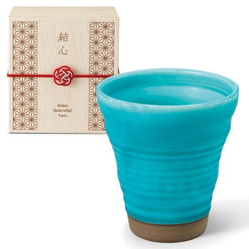 鮮やかな色が印象的なカップです。食卓を彩ります。サイズ：カップ約φ9.3×h10cm、個装サイズ：14×12×12cm重量：個装重量：500g素材・材質：磁器　仕様：カップ容量:300ml生産国：日本