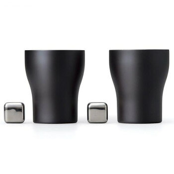 保温・保冷力に優れた二重構造ステンレスカップと、冷凍庫で冷やして氷の代わりとして使えるフローズンメタルのセット。氷のように溶けて飲み物を薄めることがないのでワインやビール、ジュースなどにもおすすめです。サイズ：二重構造カップφ7.7×h9cm、フローズンメタル(角)2.5×2.5×h2.5cm、個装サイズ：17×11×8cm重量：個装重量：350g素材・材質：ステンレス仕様：カップ容量:250mlセット内容：二重構造カップ×2、フローズンメタル(角)×2生産国：中国