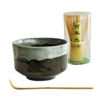 日本の伝統抹茶を気軽に楽しめる美濃焼の抹茶碗のセットです。少し小ぶりに作りましたので、冷酒のロックを飲んだりデザートを盛り付けてみたりと、オリジナリティあふれる使い方が出来ます。※沖縄・離島への発送はお受けできません。サイズ：抹茶碗:Φ11×7.5cm、茶筅:Φ11.2×6cm、茶さじ:18cm、個装サイズ：20×17×9cm重量：個装重量：535g素材・材質：抹茶碗:磁器、茶筅・茶さじ:竹セット内容：抹茶碗(420ml)、茶筅×1、茶さじ(18cm)×1生産国：日本・中国