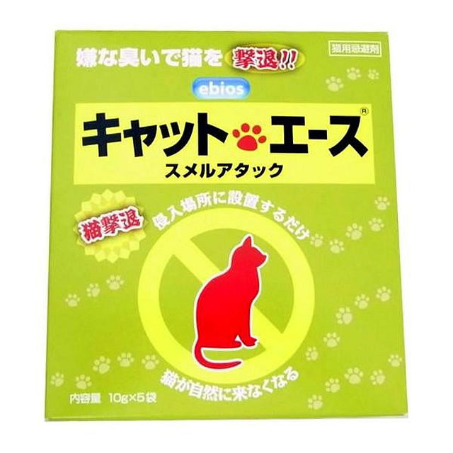 使用方法は猫の通り道にキャットエースを置くだけ!猫が嫌がる植物精油の香りで猫を寄せ付けません。有効成分は植物から抽出した精油の為人にも安全です。香りを含有したセルローズビーズは自然に生分解されるため、使用後も環境に不可を与えません。【猫の通るルート」猫道」】猫の修正を観察、場所決め毎日、自分の縄張りを歩き回る、範囲は20〜200m縄張り確保のため、自分の糞尿による臭い付け、糞の場所決めをする【使用方法】猫道にキャットエースを置くだけ!猫が侵入する場所や糞尿をする場所に不織布のまま置くか、不織布を切って中のビーズをばら撒いてください。軒下、生垣の下、植木台の下等、雨の当たりにくい場所でご使用いただくとより効果的です。※1〜2ヶ月を目安に交換してください。※使用しないキャットエースはアルミ袋に入れて、香りが漏れないように密封して冷暗所に保管してください。サイズ：個装サイズ：16×14×4cm重量：個装重量：200g素材・材質：シトロネラ製油、ゲラニオール精油、メントール製油仕様：シトロネラ製油:猫が嫌う香り、昆虫など忌避剤ゲラニオール精油:害虫除け(薔薇の香り)メントール製油:害虫、害獣忌避効果(清涼、辛味)生産国：日本