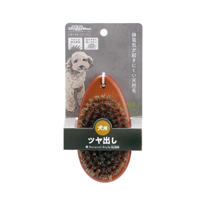 ブラシ部は、密度が高くやわらかい獣毛を使用。また静電気が起きにくい天然毛を使用。とかすたびに、美しいツヤを与えます。持ちやすく、使いやすいブラシです。サイズ：個装サイズ：18.7×9.2×5.2cm重量：個装重量：70g素材・材質：本体:木ブラシ:天然毛仕様：用途:犬用ブラシ生産国：中国