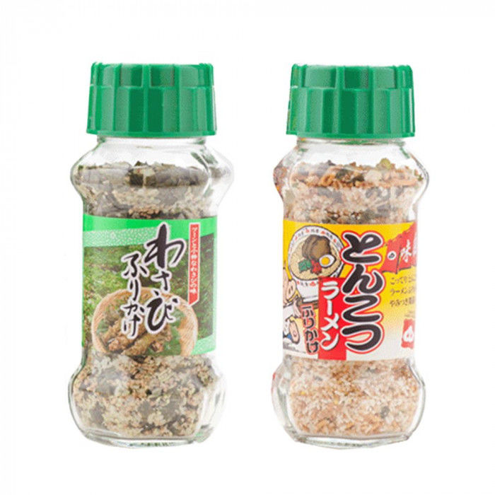 ＜＜ご注意下さい＞＞こちらの商品はメーカーよりお客様へ直接お届けの品になります。 当店での在庫はしておりません。在庫の有無はメーカー在庫のみになりますので、急な欠品や急に廃盤になる可能性がございます。こちらの商品の配送について○北海道・沖縄・離島につきましては、配送不可となりますので予めご了承お願いします。こちらの商品の包装(ラッピング)について○上記の理由(メーカーより直送)により包装はできませんので予めご了承お願いします。こちらの商品の不具合について○お届けしましたこちらの商品に不具合があった場合、商品到着日より1週間以内に当店にご連絡ください。メーカーが直接対応させて頂きます。○お客様がご自身で修理された場合、費用の負担は致しかねますので予めご了承下さい。あたたかいご飯におむすび、お弁当にふりかけて、お召し上がりください。【わさびふりかけ】わさびの辛さをいかした、カルシウム豊富なわさびふりかけです。乾燥わさび茎を使用し、鰹・胡麻・海苔で風味を高めています。【とんこつラーメンふりかけ】茶色を基調とした色合いで、とんこつラーメンのイメージ及び風味のふりかけです。ねぎ、胡麻、海苔で風味を高めています。内容量：わさびふりかけ(85g)・とんこつラーメンふりかけ(80g)×各15個サイズ：個装サイズ：34.8×17.2×43.5cm重量：個装重量：12000g仕様：賞味期間：製造日より360日生産国：日本栄養成分：栄養成分表(100g当たり)【わさびふりかけ】熱量:359kcal、たんぱく質:13.1g、脂質:12.6g、炭水化物:48.3g、食塩相当量:19.8g、カルシウム:690mg【とんこつラーメンふりかけ】熱量:357kcal、たんぱく質:9.4g、脂質:7.4g、炭水化物:63.2g、食塩相当量:15.3g原材料：名称：ふりかけ【わさびふりかけ】炒りごま(国内製造)、わさび顆粒(食塩、でん粉、乳糖、砂糖、その他)、ポテトフレーク、鰹風味顆粒(乳糖、食塩、鰹節粉末、砂糖、その他)、ぶどう糖、脱脂小麦胚芽、のり、食塩、でん粉、あおさ、砂糖、ほうれん草粉末、鰹節粉末、デキストリン、乾燥わさび茎、醤油/調味料(アミノ酸等)、加工でん粉、香料、貝Ca、着色料(カラメル、カロチノイド、紅花黄、クチナシ)、(一部に乳成分・小麦・さば・大豆・ごまを含む)【とんこつラーメンふりかけ】味付油揚麺(小麦粉、動植物油脂、その他)(国内製造)、ポテトフレーク、ぶどう糖、でん粉、調味ごま(ごま、砂糖、その他)、食塩、しょうゆ風味顆粒(食塩、乳糖、粉末しょうゆ、砂糖、その他)、醤油、砂糖、ポークエキスパウダー、のり、乾燥ネギ、乾燥鶏肉粉末、デキストリン、野菜エキスパウダー、乾燥卵黄、発酵調味料、香辛料/調味料(アミノ酸等)、加工でん粉、着色料(カラメル、クチナシ)、貝Ca、香料、酸味料、甘味料(カンゾウ、ステビア)、香辛料抽出物、(一部に卵・乳成分・小麦・えび・さば・大豆・鶏肉・豚肉・ゼラチン・ごまを含む)アレルギー表示：卵、乳、小麦、えび、ごま、さば、大豆、鶏肉、豚肉、ゼラチン（原材料の一部に含んでいます）保存方法：直射日光などの高温や多湿を避けて、保存してください。製造（販売）者情報：製造者:株式会社みなり広島県東広島市河内町下河内636