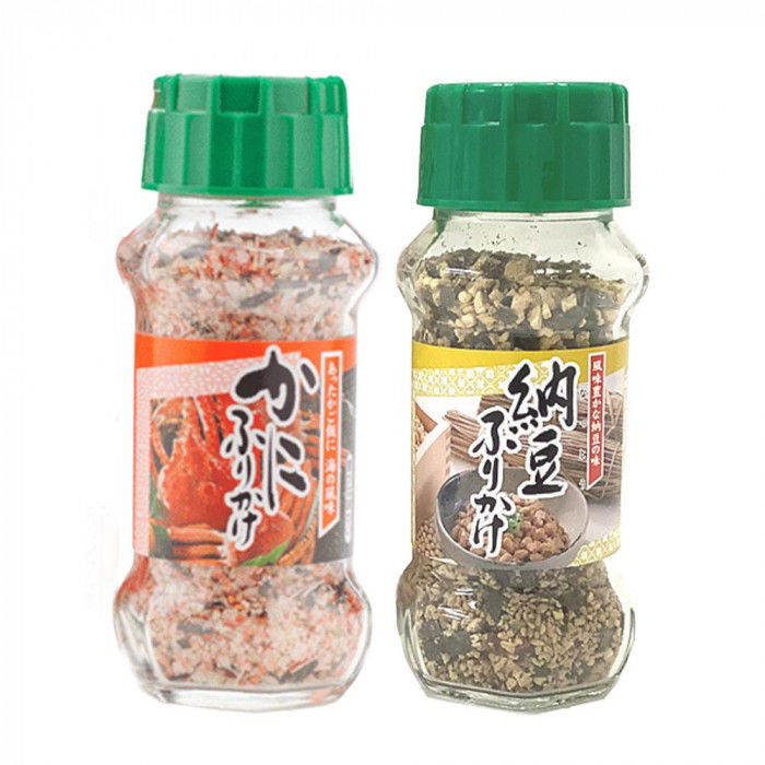 ＜＜ご注意下さい＞＞こちらの商品はメーカーよりお客様へ直接お届けの品になります。 当店での在庫はしておりません。在庫の有無はメーカー在庫のみになりますので、急な欠品や急に廃盤になる可能性がございます。こちらの商品の配送について○北海道・沖縄・離島につきましては、配送不可となりますので予めご了承お願いします。こちらの商品の包装(ラッピング)について○上記の理由(メーカーより直送)により包装はできませんので予めご了承お願いします。こちらの商品の不具合について○お届けしましたこちらの商品に不具合があった場合、商品到着日より1週間以内に当店にご連絡ください。メーカーが直接対応させて頂きます。○お客様がご自身で修理された場合、費用の負担は致しかねますので予めご了承下さい。あたたかいご飯におむすび、お弁当にふりかけて、お召し上がりください。【かにふりかけ】赤色を基調とした色合いで、蟹のイメージ及び風味をいかし、ごま・のり風味を高め、卵殻Caを添加したふりかけです。【納豆ふりかけ】納豆の粘り・風味をいかしたふりかけです。FD納豆を使用し、鰹・胡麻・海苔で風味を高めています。内容量：かにふりかけ(85g)・納豆ふりかけ(85g)×各15個サイズ：個装サイズ：34.8×17.2×43.5cm重量：個装重量：12000g仕様：賞味期間：製造日より360日生産国：日本栄養成分：栄養成分表(100g当たり)【かにふりかけ】熱量:403kcal、たんぱく質:13.8g、脂質:12.1g、炭水化物:59.8g、食塩相当量:8.6g、カルシウム:510mg【納豆ふりかけ】熱量:427kcal、たんぱく質:23g、脂質:19g、炭水化物:40g、食塩相当量:10.6g原材料：名称：ふりかけ【かにふりかけ】ポテトフレーク(アメリカ製造、バングラデシュ製造)、ごま、カニ風味顆粒(麦芽糖、でん粉、デキストリン、食塩、カニエキス、その他)、ぶどう糖、海老風味顆粒(コーンスターチ、乳糖、砂糖、その他)、乾燥かに風味かまぼこ(スケトウダラすり身、卵白、馬鈴薯澱粉、植物油脂、食塩、魚介エキス)、鮭風味顆粒、食塩、のり、でん粉、醤油、砂糖、デキストリン、ほうれん草粉末、トマトパウダー/調味料(アミノ酸等)、着色料(ラック、紅麹、カロチノイド、カラメル)、ソルビトール、卵殻Ca、加工でん粉、pH調整剤、香料、酸化防止剤(V.E)、甘味料(ステビア、カンゾウ)、(一部に卵・乳成分・小麦・えび・かに・さけ・大豆・豚肉・ゼラチン・ごまを含む)【納豆ふりかけ】炒りごま(国内製造)、納豆、でん粉、食塩、砂糖、ぶどう糖、鰹節粉末、発酵調味料、鰹削り節、のり、あおさ、蛋白加水分解物、デキストリン、ナンプラー、粉末醤油、かつおエキス粉末、醤油、鰹節エキス、酵母エキス、野菜エキス、魚介エキス/加工でん粉、酸化防止剤(V.E)、(一部に小麦・大豆・豚肉・ゼラチン・ごまを含む)アレルギー表示：卵、乳、小麦、えび、かに、ごま、さけ、大豆、豚肉、ゼラチン（原材料の一部に含んでいます）保存方法：直射日光などの高温や多湿を避けて、保存してください。製造（販売）者情報：製造者:株式会社みなり広島県東広島市河内町下河内636