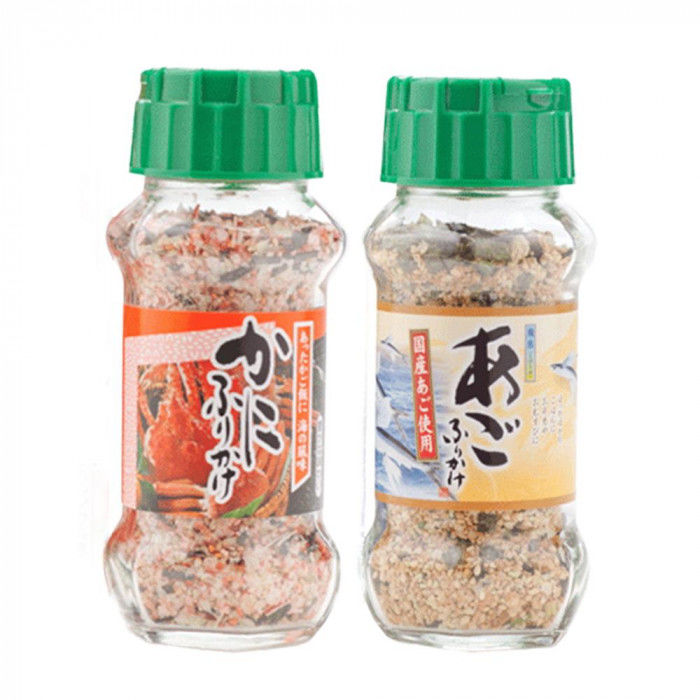 ＜＜ご注意下さい＞＞こちらの商品はメーカーよりお客様へ直接お届けの品になります。 当店での在庫はしておりません。在庫の有無はメーカー在庫のみになりますので、急な欠品や急に廃盤になる可能性がございます。こちらの商品の配送について○北海道・沖縄・離島につきましては、配送不可となりますので予めご了承お願いします。こちらの商品の包装(ラッピング)について○上記の理由(メーカーより直送)により包装はできませんので予めご了承お願いします。こちらの商品の不具合について○お届けしましたこちらの商品に不具合があった場合、商品到着日より1週間以内に当店にご連絡ください。メーカーが直接対応させて頂きます。○お客様がご自身で修理された場合、費用の負担は致しかねますので予めご了承下さい。あたたかいご飯におむすび、お弁当にふりかけて、お召し上がりください。【かにふりかけ】赤色を基調とした色合いで、蟹のイメージ及び風味をいかし、ごま・のり風味を高め、卵殻Caを添加したふりかけです。【あごふりかけ】国産のあご(とびうお)を使用した塩焼風味のふりかけです。内容量：かにふりかけ(85g)・あごふりかけ(80g)×各15個サイズ：個装サイズ：34.8×17.2×43.5cm重量：個装重量：12000g仕様：賞味期間：製造日より360日生産国：日本栄養成分：栄養成分表(100g当たり)【かにふりかけ】熱量:403kcal、たんぱく質:13.8g、脂質:12.1g、炭水化物:59.8g、食塩相当量:8.6g、カルシウム:510mg【あごふりかけ】熱量:427kcal、たんぱく質:17.7g、脂質:16.1g、炭水化物:52.9g、食塩相当量:8.9g原材料：名称：ふりかけ【かにふりかけ】ポテトフレーク(アメリカ製造、バングラデシュ製造)、ごま、カニ風味顆粒(麦芽糖、でん粉、デキストリン、食塩、カニエキス、その他)、ぶどう糖、海老風味顆粒(コーンスターチ、乳糖、砂糖、その他)、乾燥かに風味かまぼこ(スケトウダラすり身、卵白、馬鈴薯澱粉、植物油脂、食塩、魚介エキス)、鮭風味顆粒、食塩、のり、でん粉、醤油、砂糖、デキストリン、ほうれん草粉末、トマトパウダー/調味料(アミノ酸等)、着色料(ラック、紅麹、カロチノイド、カラメル)、ソルビトール、卵殻Ca、加工でん粉、pH調整剤、香料、酸化防止剤(V.E)、甘味料(ステビア、カンゾウ)、(一部に卵・乳成分・小麦・えび・かに・さけ・大豆・豚肉・ゼラチン・ごまを含む)【あごふりかけ】炒りごま(国内製造)、ポテトフレーク、ぶどう糖、とびうお(国産)、でん粉、鰹風味顆粒(乳糖、食塩、鰹節粉末、砂糖、その他)、食塩、砂糖、醤油、のり、乾燥ネギ、乾燥おから、デキストリン、鰹節粉末、粉末醤油、発酵調味料、抹茶、あおさ、香辛料、野菜エキスパウダー/調味料(アミノ酸等)、加工でん粉、カラメル色素、貝Ca、甘味料(カンゾウ、ステビア、アセスルファムK)、(一部に乳成分・小麦・さば・大豆・ごまを含む)アレルギー表示：卵、乳、小麦、えび、かに、ごま、さけ、さば、大豆、豚肉、ゼラチン（原材料の一部に含んでいます）保存方法：直射日光などの高温や多湿を避けて、保存してください。製造（販売）者情報：製造者:株式会社みなり広島県東広島市河内町下河内636