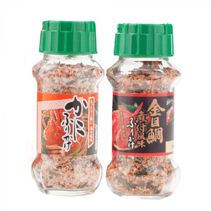 ＜＜ご注意下さい＞＞こちらの商品はメーカーよりお客様へ直接お届けの品になります。 当店での在庫はしておりません。在庫の有無はメーカー在庫のみになりますので、急な欠品や急に廃盤になる可能性がございます。こちらの商品の配送について○北海道・沖縄・離島につきましては、配送不可となりますので予めご了承お願いします。こちらの商品の包装(ラッピング)について○上記の理由(メーカーより直送)により包装はできませんので予めご了承お願いします。こちらの商品の不具合について○お届けしましたこちらの商品に不具合があった場合、商品到着日より1週間以内に当店にご連絡ください。メーカーが直接対応させて頂きます。○お客様がご自身で修理された場合、費用の負担は致しかねますので予めご了承下さい。あたたかいご飯におむすび、お弁当にふりかけて、お召し上がりください。【かにふりかけ】赤色を基調とした色合いで、蟹のイメージ及び風味をいかし、ごま・のり風味を高め、卵殻Caを添加したふりかけです。【金目鯛煮付風味ふりかけ】国産の金目鯛を使用した甘辛い煮付け風味のふりかけです。内容量：かにふりかけ(85g)・金目鯛煮付風味ふりかけ(80g)×各15個サイズ：個装サイズ：34.8×17.2×43.5cm重量：個装重量：12000g仕様：賞味期間：製造日より360日生産国：日本栄養成分：栄養成分表(100g当たり)【かにふりかけ】熱量:403kcal、たんぱく質:13.8g、脂質:12.1g、炭水化物:59.8g、食塩相当量:8.6g、カルシウム:510mg【金目鯛煮付風味ふりかけ】熱量:376kcal、たんぱく質:11.7g、脂質:6.4g、炭水化物:68.0g、食塩相当量:7.9g原材料：名称：ふりかけ【かにふりかけ】ポテトフレーク(アメリカ製造、バングラデシュ製造)、ごま、カニ風味顆粒(麦芽糖、でん粉、デキストリン、食塩、カニエキス、その他)、ぶどう糖、海老風味顆粒(コーンスターチ、乳糖、砂糖、その他)、乾燥かに風味かまぼこ(スケトウダラすり身、卵白、馬鈴薯澱粉、植物油脂、食塩、魚介エキス)、鮭風味顆粒、食塩、のり、でん粉、醤油、砂糖、デキストリン、ほうれん草粉末、トマトパウダー/調味料(アミノ酸等)、着色料(ラック、紅麹、カロチノイド、カラメル)、ソルビトール、卵殻Ca、加工でん粉、pH調整剤、香料、酸化防止剤(V.E)、甘味料(ステビア、カンゾウ)、(一部に卵・乳成分・小麦・えび・かに・さけ・大豆・豚肉・ゼラチン・ごまを含む)【金目鯛煮付風味ふりかけ】ポテトフレーク(アメリカ製造、バングラデシュ製造)、ぶどう糖、でん粉、ごま、醤油、食塩、砂糖、粒状大豆たん白、金目鯛(国産)、鰹節粉末、粉末醤油、のり、デキストリン、発酵調味料、トマトパウダー、香辛料、野菜エキスパウダー/加工でん粉、調味料(アミノ酸等)、着色料(カラメル、カロチノイド、ラック)、貝Ca、甘味料(カンゾウ、ステビア、アセスルファムK)、(一部に小麦、大豆、ごまを含む)アレルギー表示：卵、乳、小麦、えび、かに、ごま、さけ、大豆、豚肉、ゼラチン（原材料の一部に含んでいます）保存方法：直射日光などの高温や多湿を避けて、保存してください。製造（販売）者情報：製造者:株式会社みなり広島県東広島市河内町下河内636