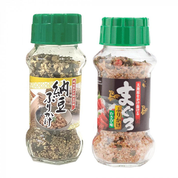＜＜ご注意下さい＞＞こちらの商品はメーカーよりお客様へ直接お届けの品になります。 当店での在庫はしておりません。在庫の有無はメーカー在庫のみになりますので、急な欠品や急に廃盤になる可能性がございます。こちらの商品の配送について○北海道・沖縄・離島につきましては、配送不可となりますので予めご了承お願いします。こちらの商品の包装(ラッピング)について○上記の理由(メーカーより直送)により包装はできませんので予めご了承お願いします。こちらの商品の不具合について○お届けしましたこちらの商品に不具合があった場合、商品到着日より1週間以内に当店にご連絡ください。メーカーが直接対応させて頂きます。○お客様がご自身で修理された場合、費用の負担は致しかねますので予めご了承下さい。あたたかいご飯におむすび、お弁当にふりかけて、お召し上がりください。【納豆ふりかけ】納豆の粘り・風味をいかしたふりかけです。FD納豆を使用し、鰹・胡麻・海苔で風味を高めています。【まぐろふりかけ】わさびの風味が効いており、マグロの刺身をイメージしております。内容量：納豆ふりかけ(85g)・まぐろふりかけ(85g)×各15個サイズ：個装サイズ：34.8×17.2×43.5cm重量：個装重量：12000g仕様：賞味期間：製造日より360日生産国：日本栄養成分：栄養成分表(100g当たり)【納豆ふりかけ】熱量:427kcal、たんぱく質:23g、脂質:19g、炭水化物:40g、食塩相当量:10.6g【まぐろふりかけ】熱量:373kcal、たんぱく質:11.5g、脂質:6.2g、炭水化物:67.8g、食塩相当量:10.2g原材料：名称：ふりかけ【納豆ふりかけ】炒りごま(国内製造)、納豆、でん粉、食塩、砂糖、ぶどう糖、鰹節粉末、発酵調味料、鰹削り節、のり、あおさ、蛋白加水分解物、デキストリン、ナンプラー、粉末醤油、かつおエキス粉末、醤油、鰹節エキス、酵母エキス、野菜エキス、魚介エキス/加工でん粉、酸化防止剤(V.E)、(一部に小麦・大豆・豚肉・ゼラチン・ごまを含む)【まぐろふりかけ】ポテトフレーク(アメリカ製造、バングラデシュ製造)、ぶどう糖、でん粉、ごま、食塩、砂糖、乾燥鮪フレーク、醤油、わさび顆粒、鰹節粉末、のり、デキストリン、発酵調味料、粉末醤油、魚醤、野菜エキス、トマトパウダー、オニオンパウダー、酵母エキス/加工でん粉、調味料(アミノ酸等)、着色料(カラメル、カロチノイド、ラック、クチナシ、紅花黄)、トレハロース、貝Ca、香料、甘味料(カンゾウ、ステビア、アセスルファムK)、酸化防止剤(V.E)、(一部に乳成分・小麦・大豆・豚肉・ごまを含む)アレルギー表示：乳、小麦、ごま、大豆、豚肉、ゼラチン（原材料の一部に含んでいます）保存方法：直射日光などの高温や多湿を避けて、保存してください。製造（販売）者情報：製造者:株式会社みなり広島県東広島市河内町下河内636